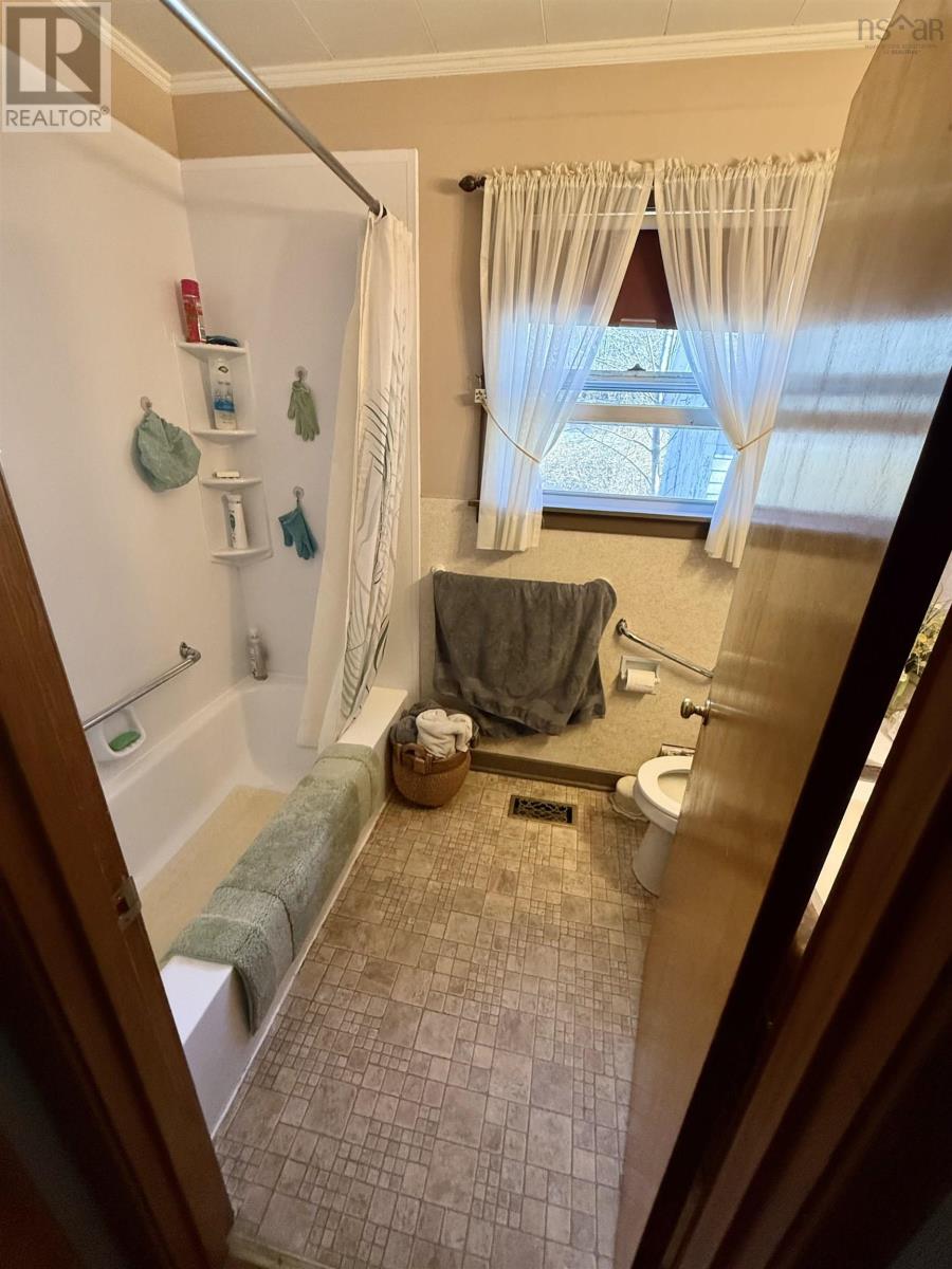 13 Pine Street, Bridgewater, Nova Scotia  B4V 1X4 - Photo 22 - 202505474