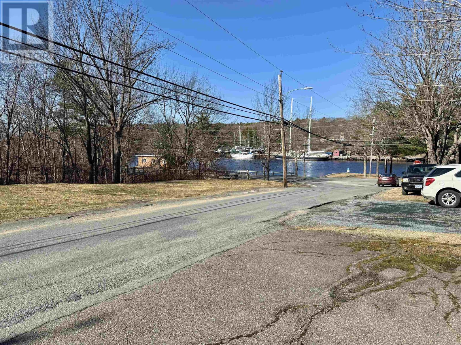 13 Pine Street, Bridgewater, Nova Scotia  B4V 1X4 - Photo 3 - 202505474