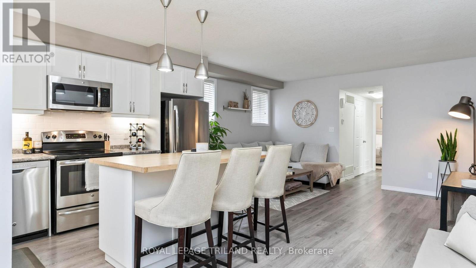 Property at 74 - 3200 SINGLETON AVENUE image 1