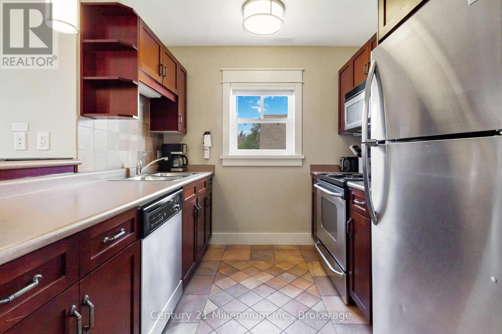 239 - 130 Fairway Court, Blue Mountains, Ontario  L9Y 0P8 - Photo 8 - X12033626