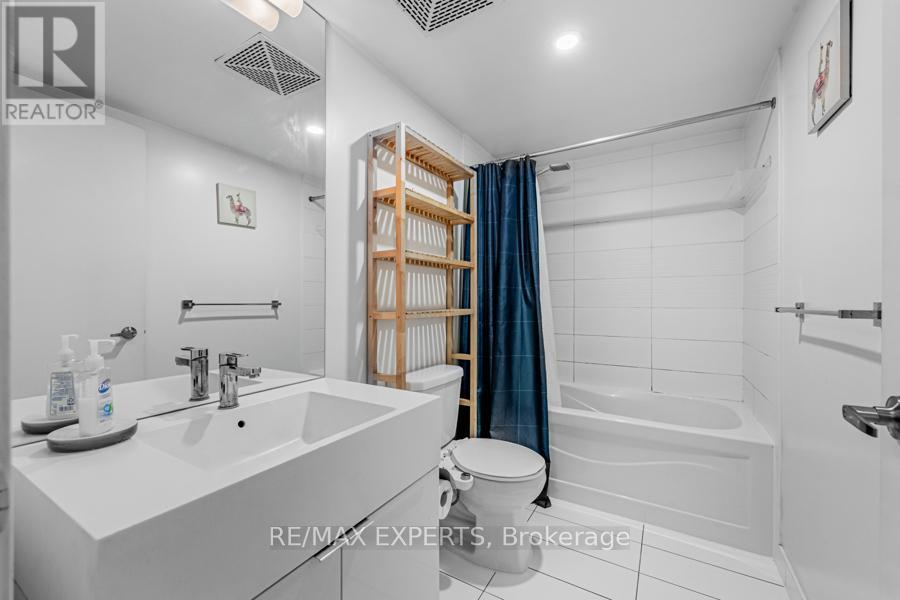 226 - 10 Capreol Court, Toronto (Waterfront Communities), Ontario  M5V 4B3 - Photo 21 - C12033640
