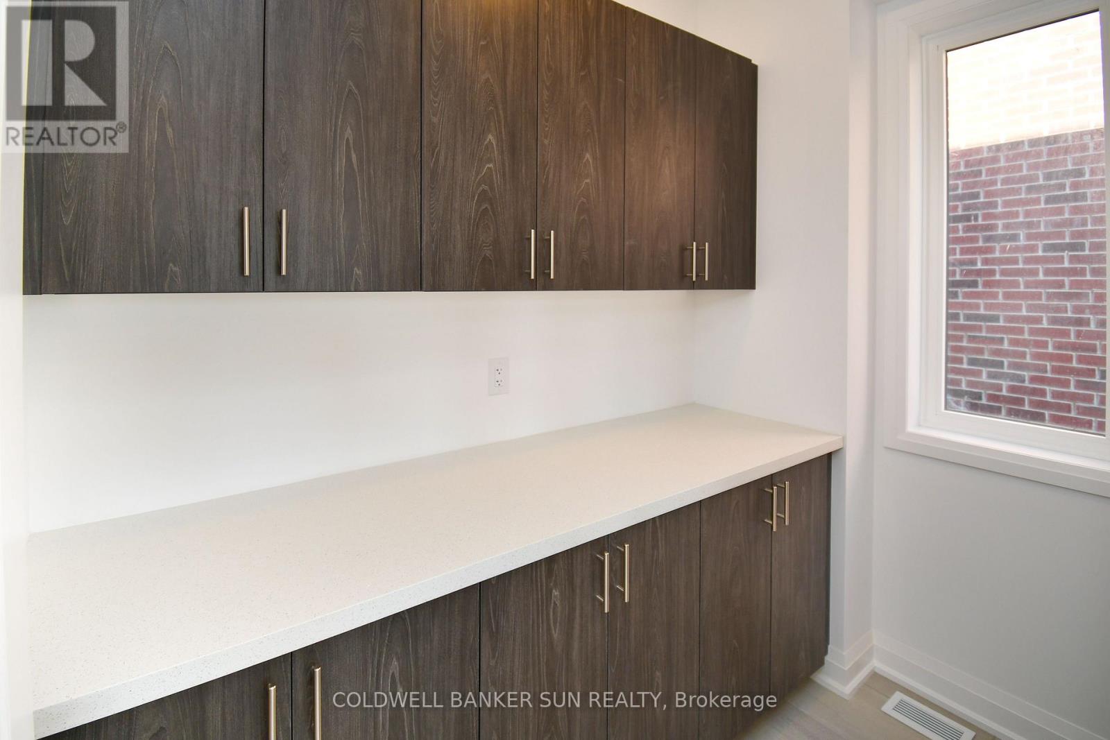 3 Gateway Drive, Barrie, Ontario  L9J 0V1 - Photo 11 - S12033623