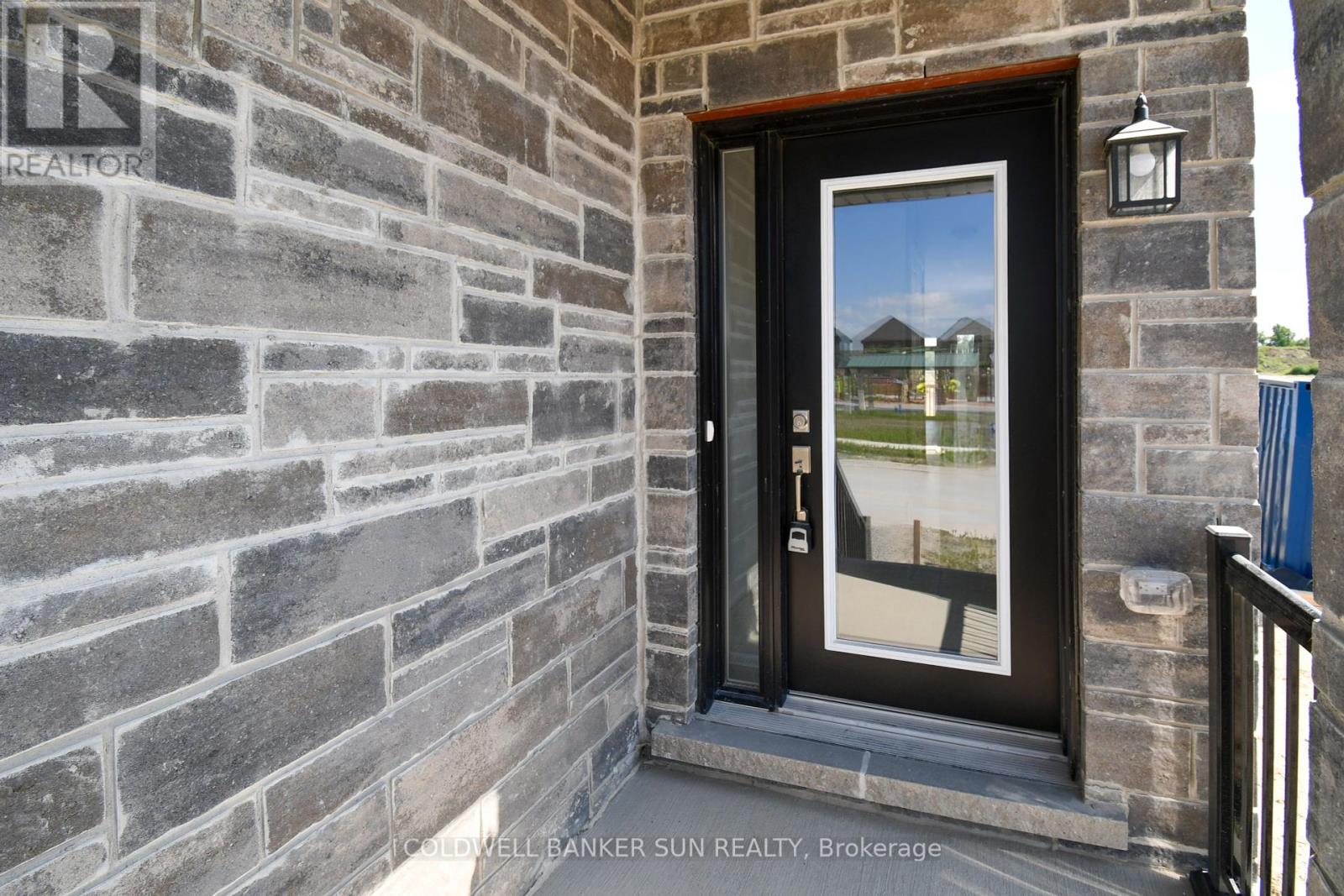 3 Gateway Drive, Barrie, Ontario  L9J 0V1 - Photo 4 - S12033623