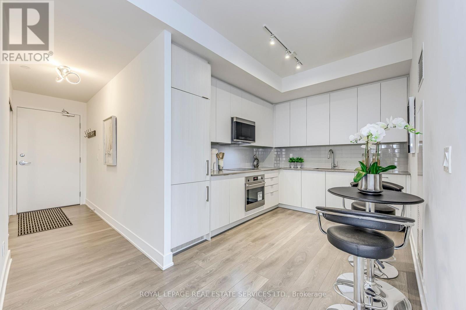 1108 - 297 Oak Walk Drive, Oakville, Ontario  L6H 3R6 - Photo 8 - W12033579