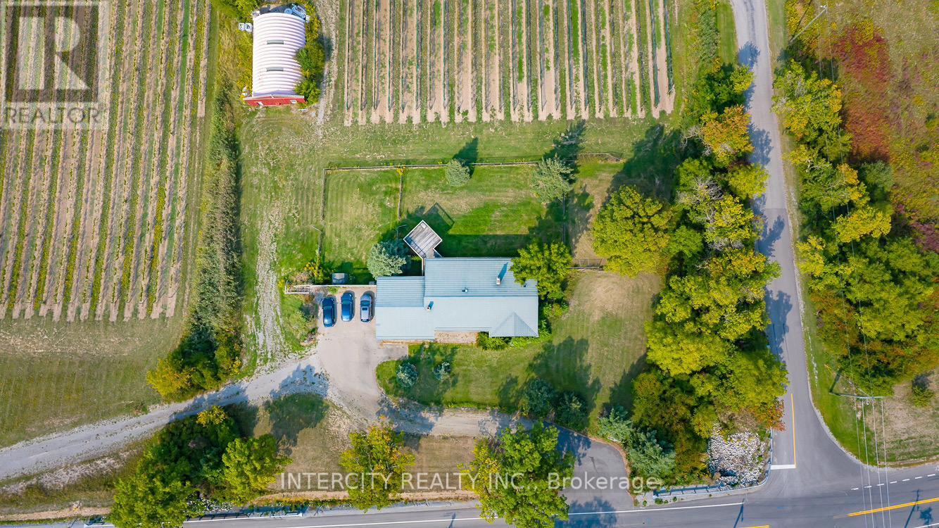 450 Queenston Road, Niagara-On-The-Lake, Ontario  L0S 0J1 - Photo 2 - X12033624