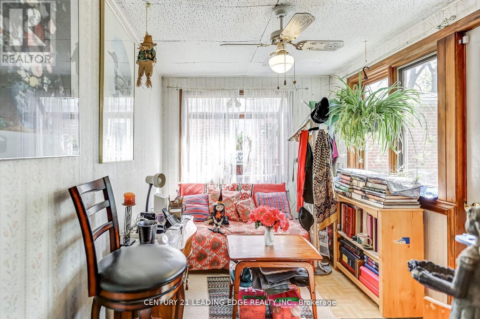 19 Royaleigh Avenue, Toronto (Humber Heights), Ontario  M9P 2J4 - Photo 11 - W12029347