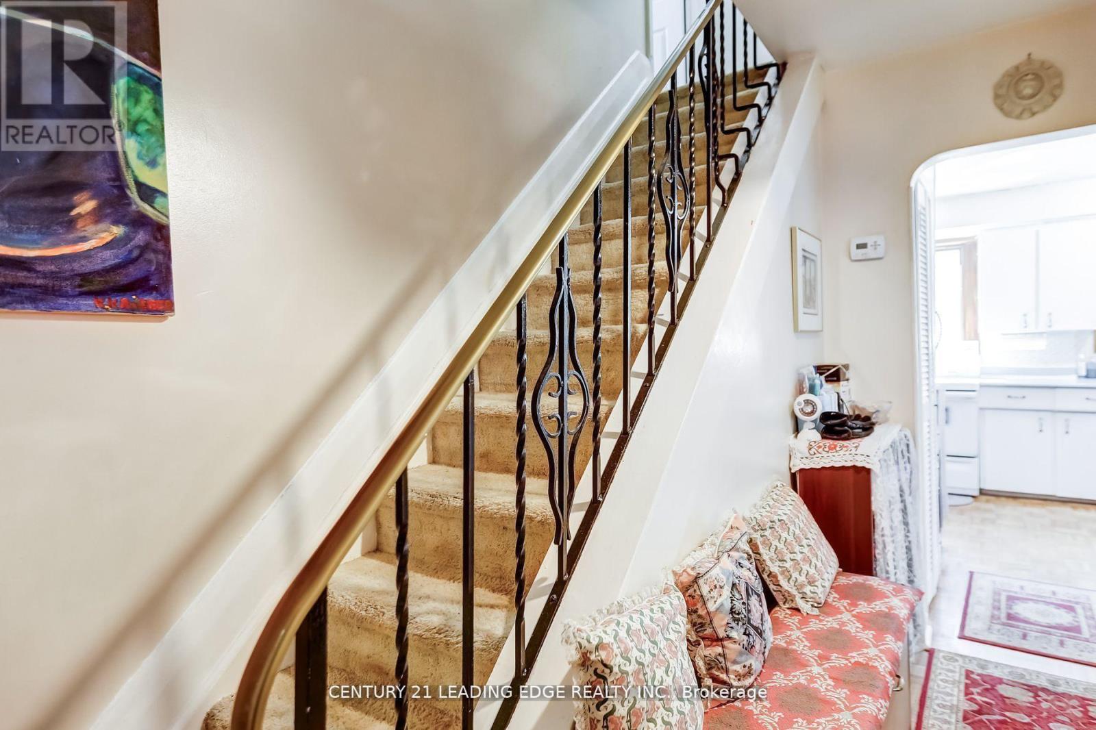 19 Royaleigh Avenue, Toronto (Humber Heights), Ontario  M9P 2J4 - Photo 13 - W12029347