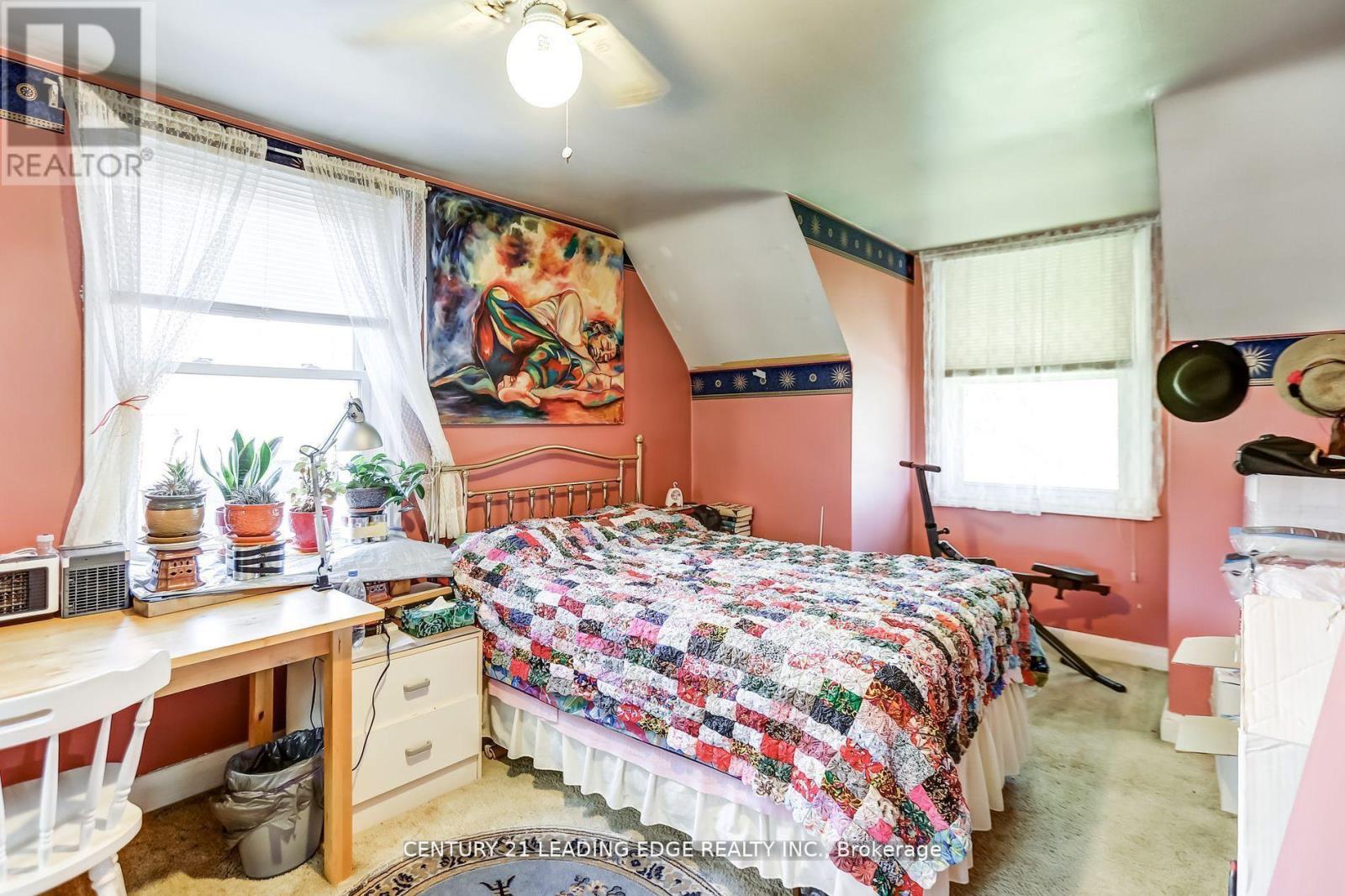 19 Royaleigh Avenue, Toronto (Humber Heights), Ontario  M9P 2J4 - Photo 16 - W12029347
