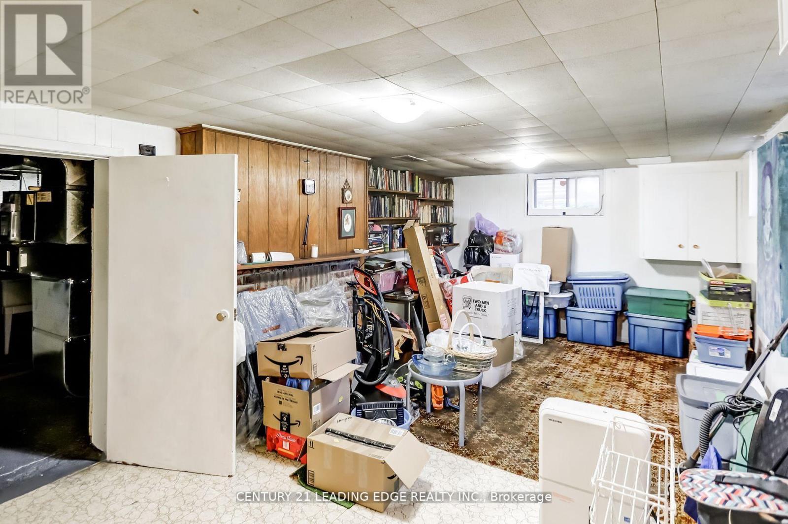 19 Royaleigh Avenue, Toronto (Humber Heights), Ontario  M9P 2J4 - Photo 19 - W12029347