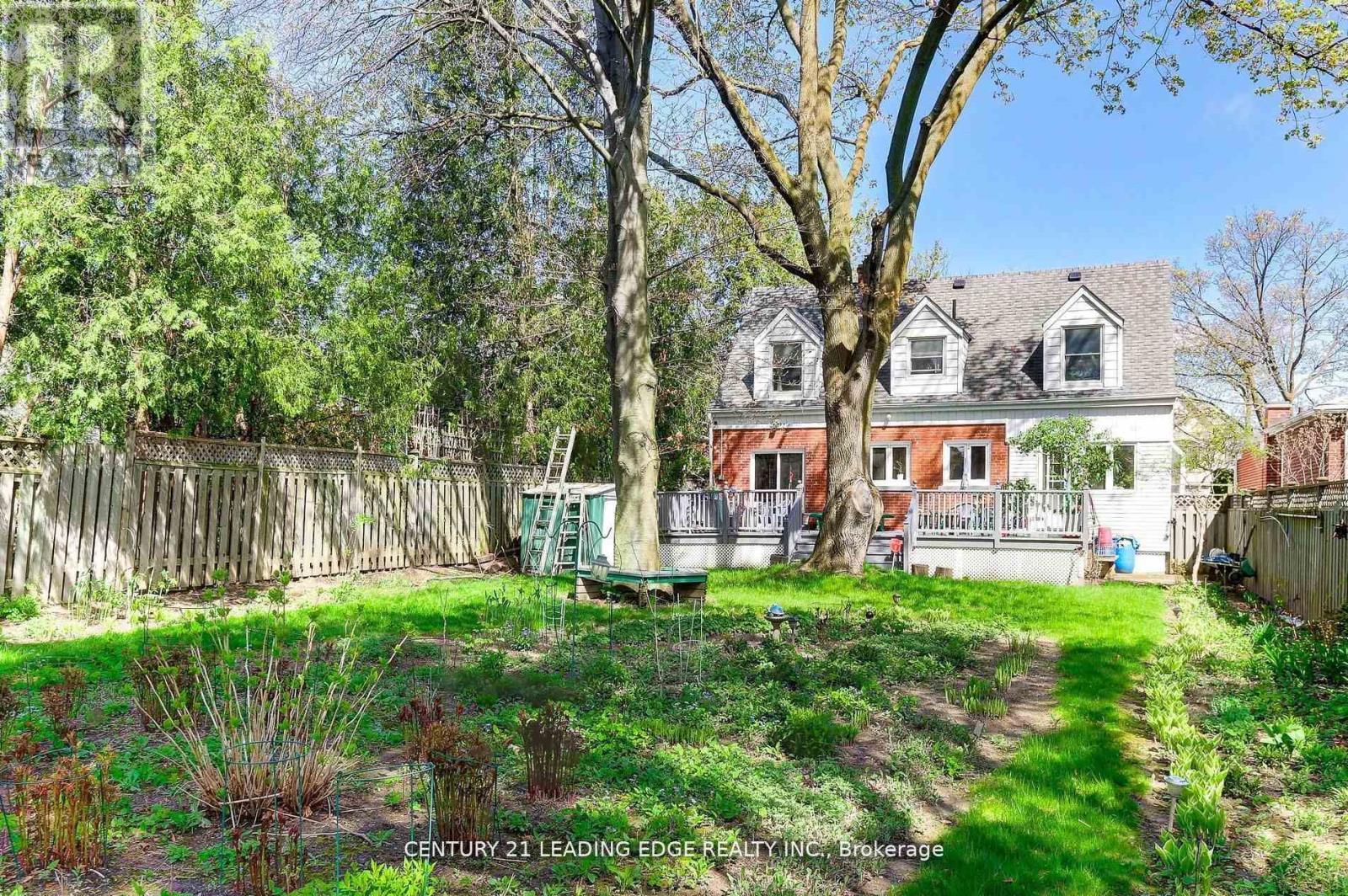 19 Royaleigh Avenue, Toronto (Humber Heights), Ontario  M9P 2J4 - Photo 23 - W12029347