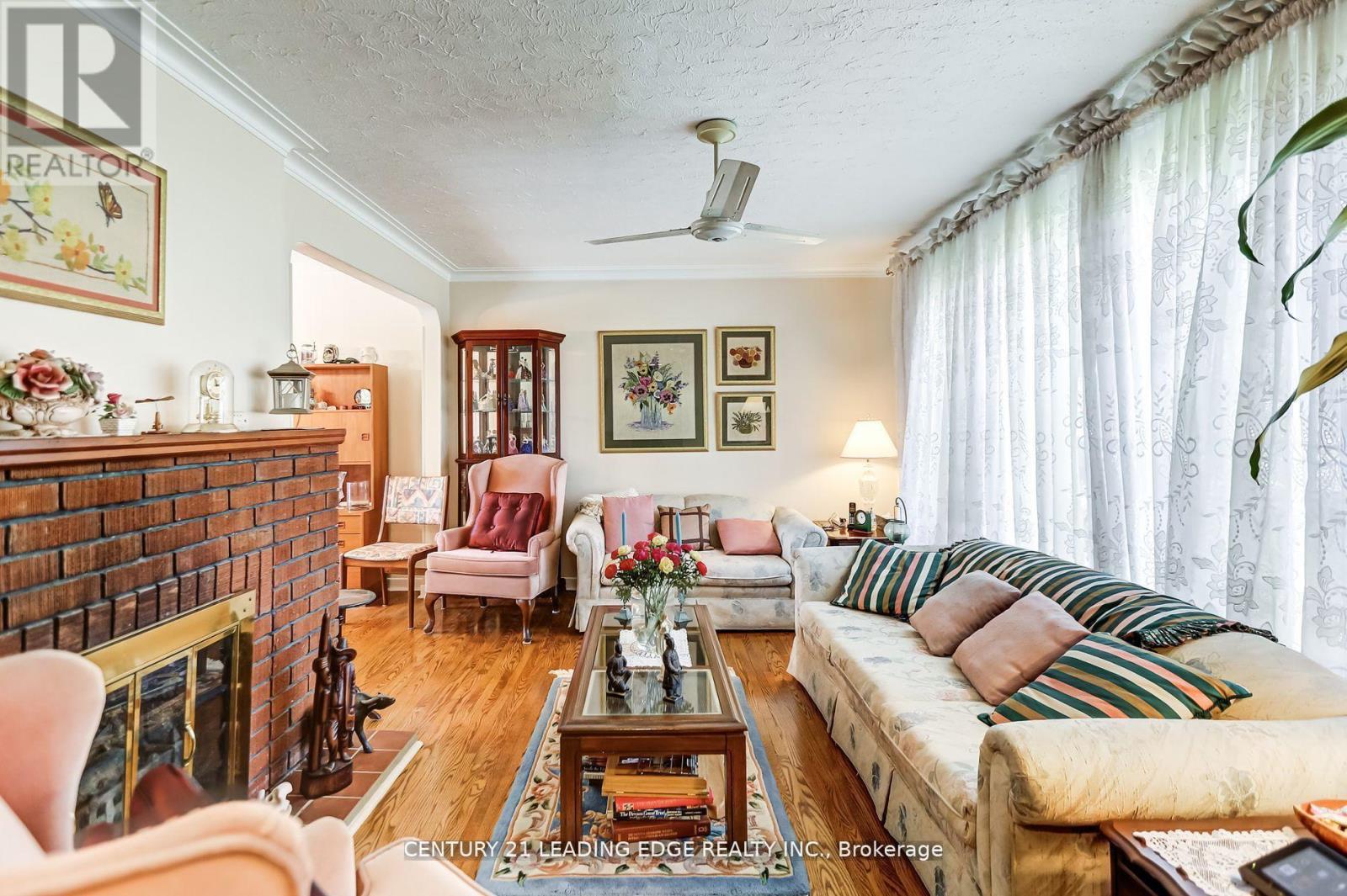 Property at 19 ROYALEIGH AVENUE image 3