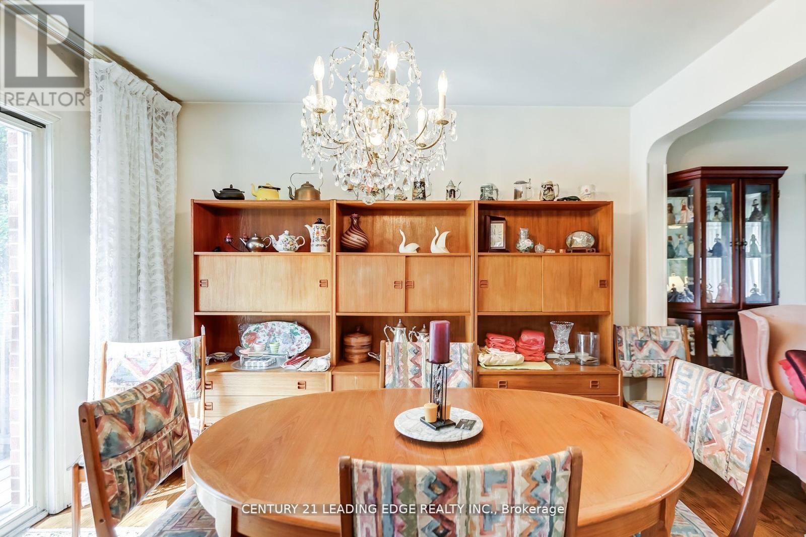 19 Royaleigh Avenue, Toronto (Humber Heights), Ontario  M9P 2J4 - Photo 7 - W12029347