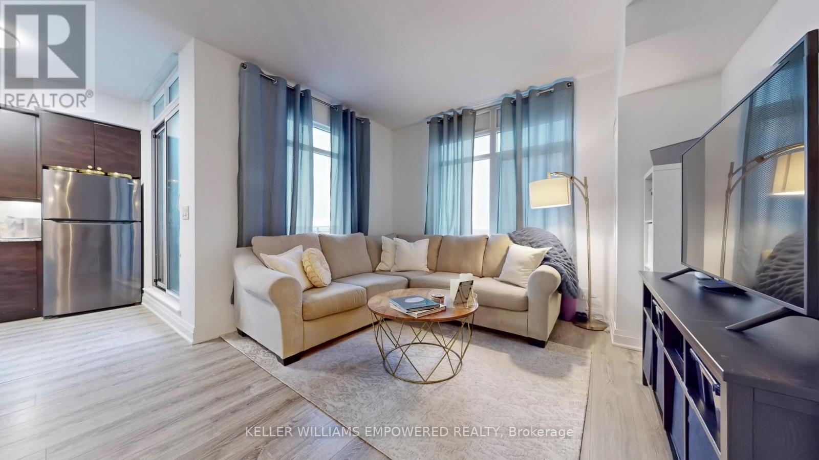 Property at 904 - 24 WOODSTREAM BOULEVARD image 2