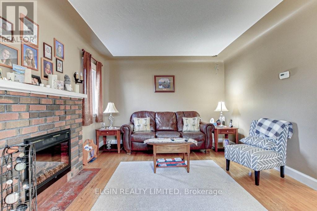 Photo 4 of 28 for 128 Myrtle Street