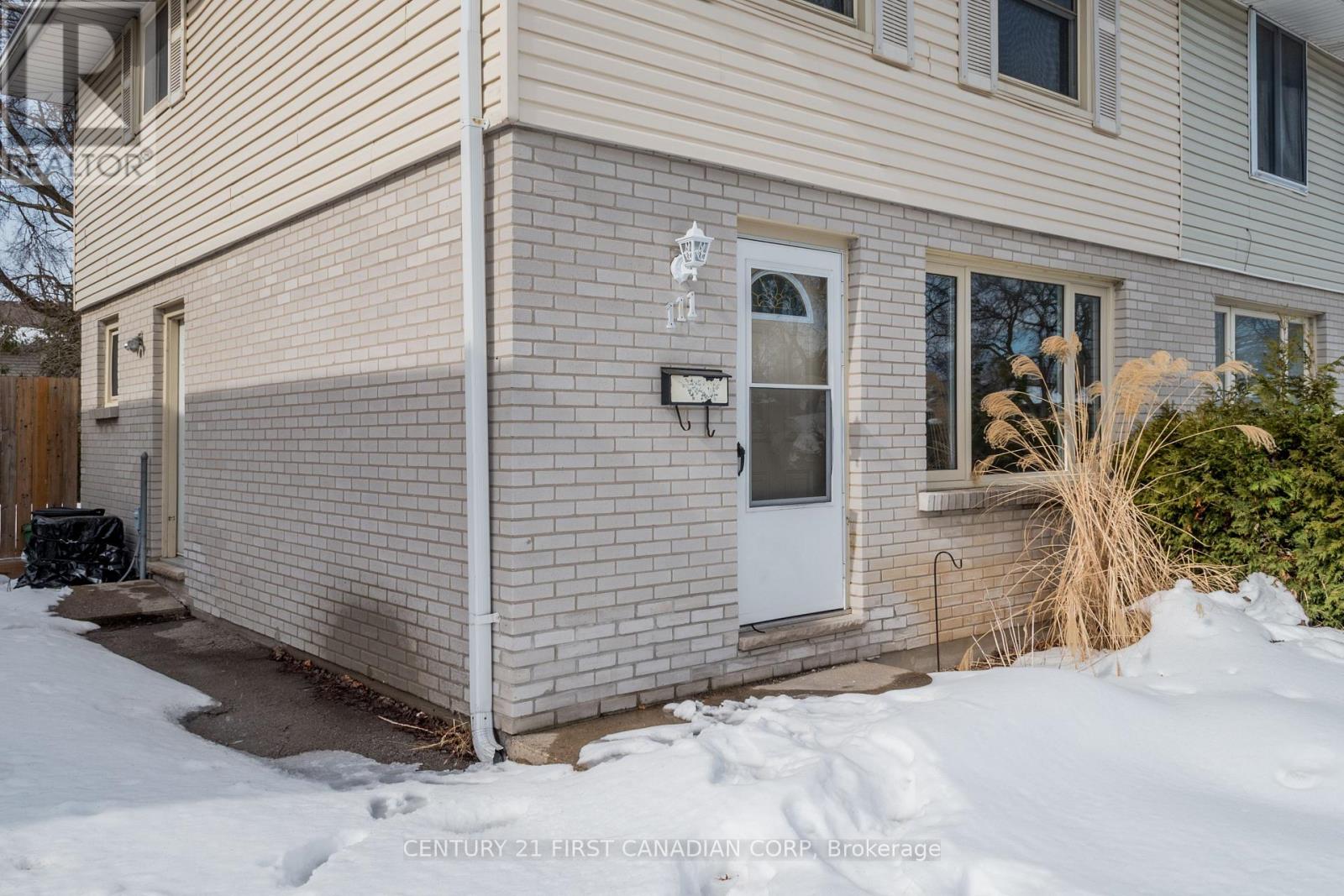 Property at 111 WOODROW CRESCENT image 4