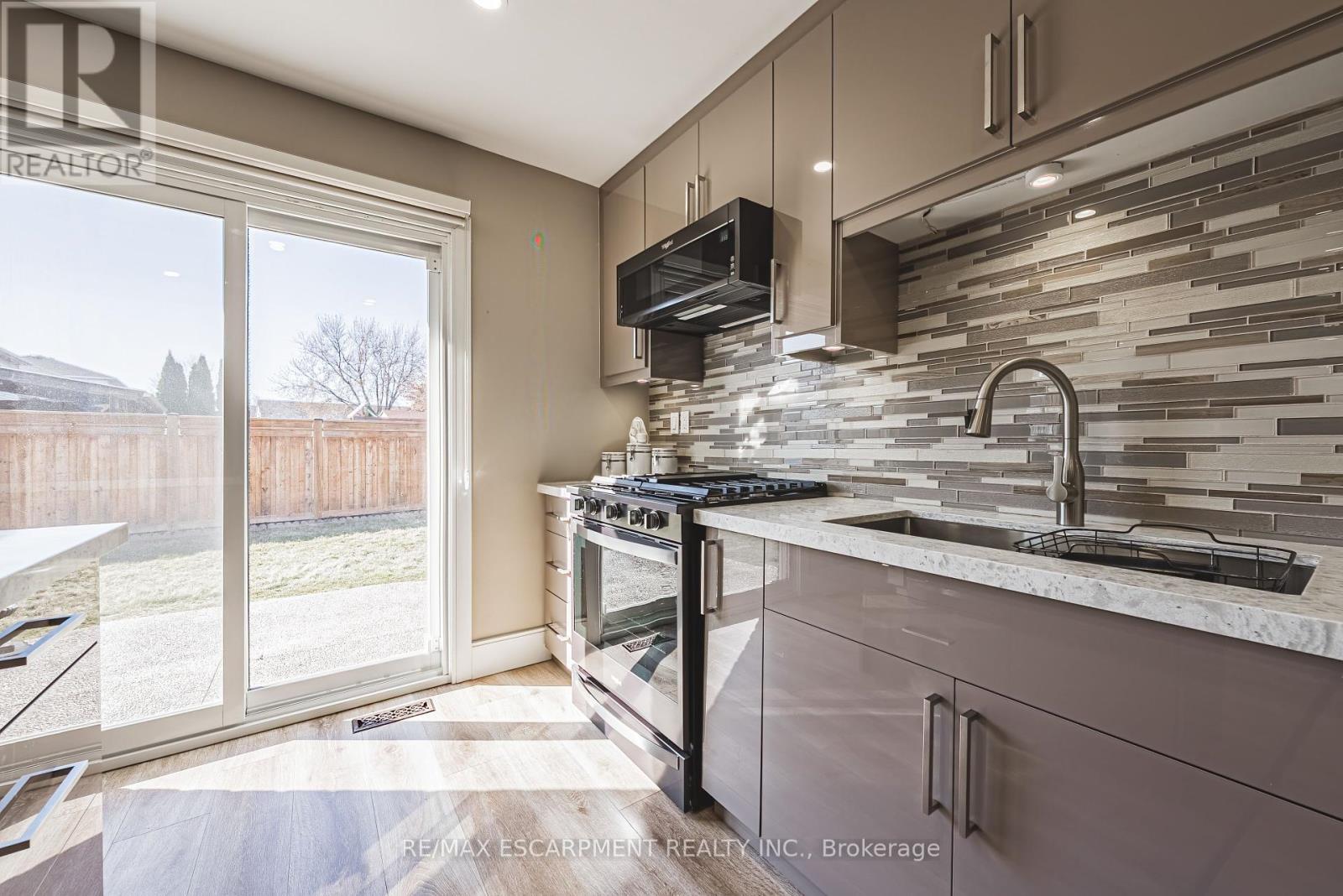 103 Broughton Avenue, Hamilton, Ontario  L8W 3S7 - Photo 10 - X12030291