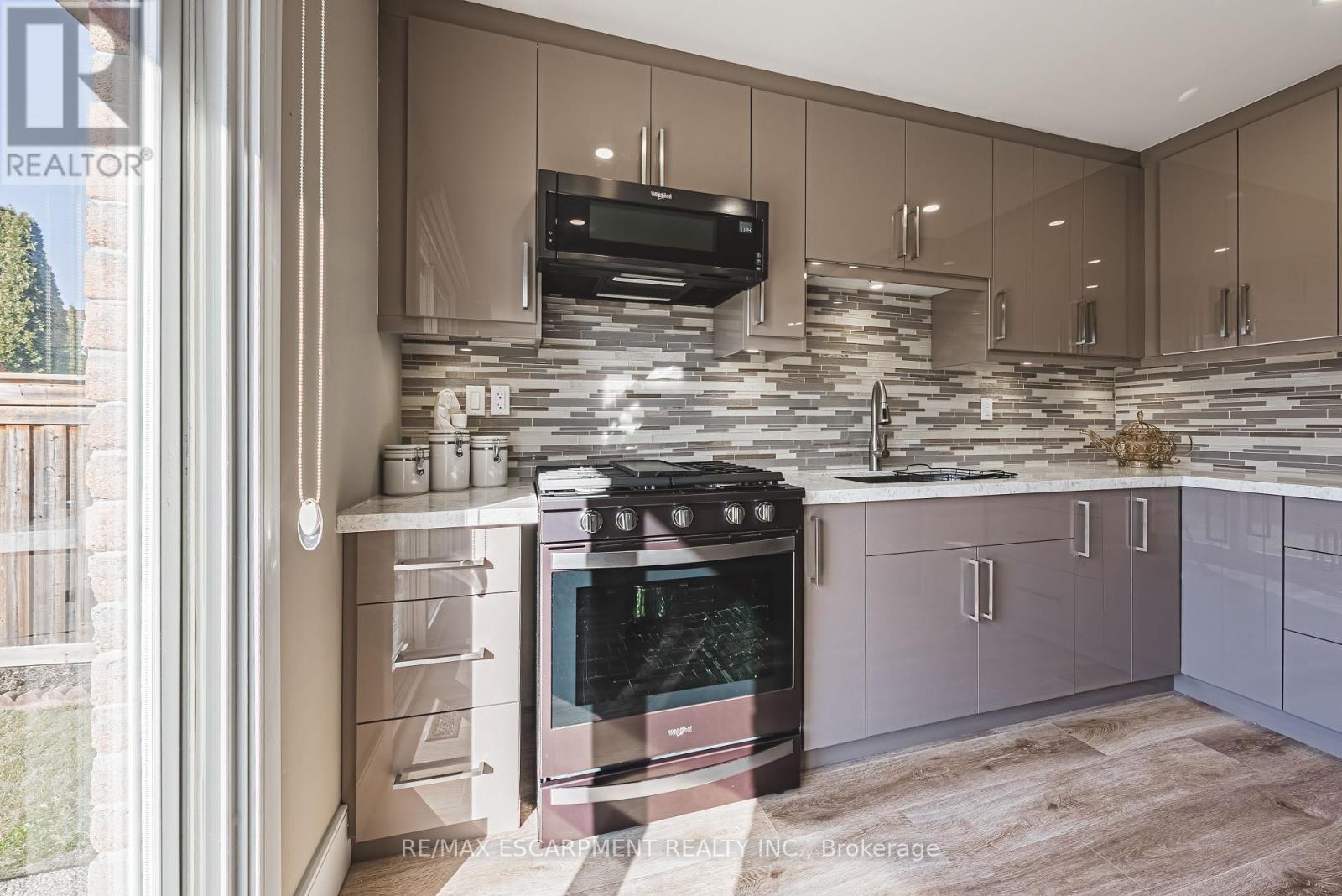 103 Broughton Avenue, Hamilton, Ontario  L8W 3S7 - Photo 11 - X12030291