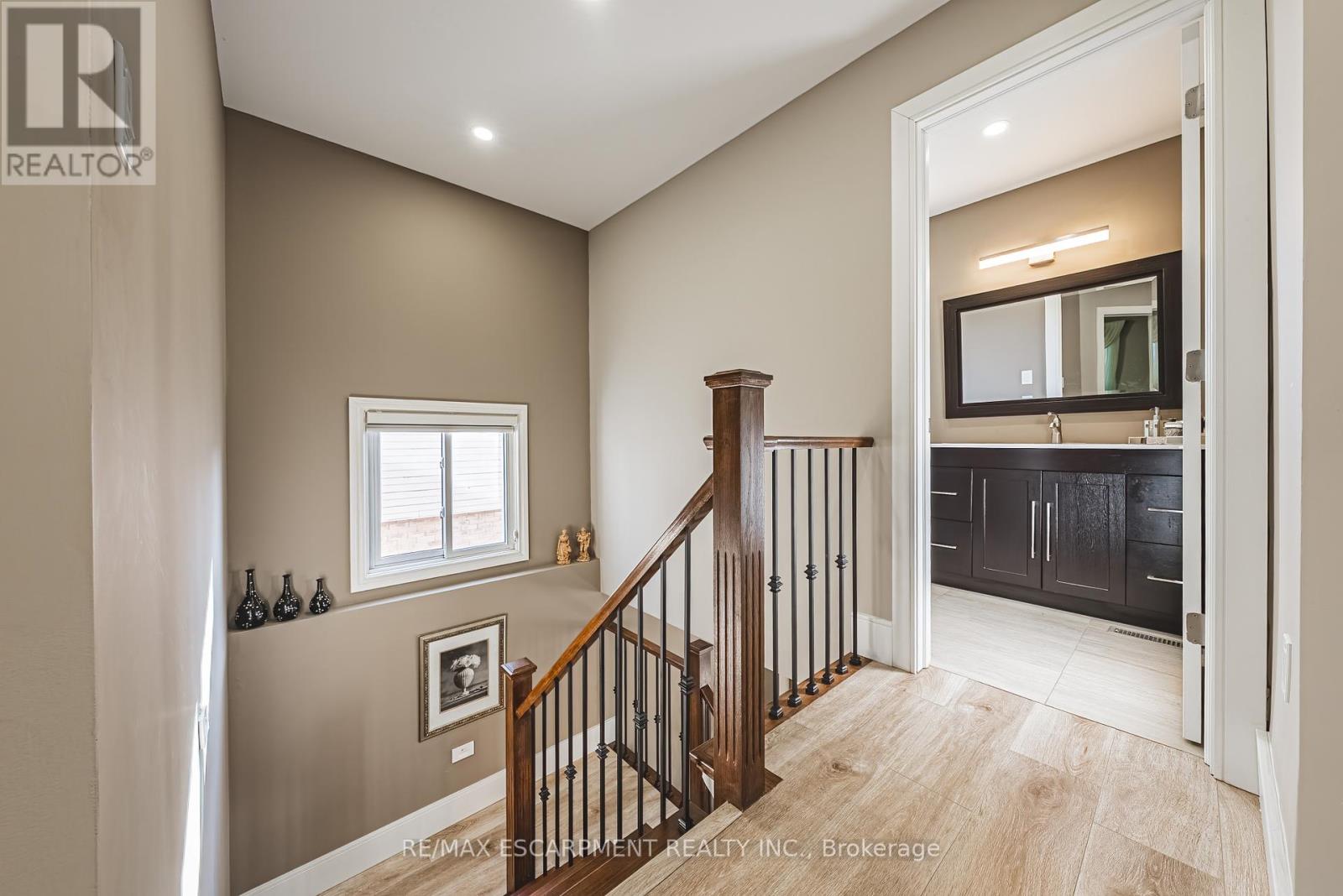 103 Broughton Avenue, Hamilton, Ontario  L8W 3S7 - Photo 21 - X12030291
