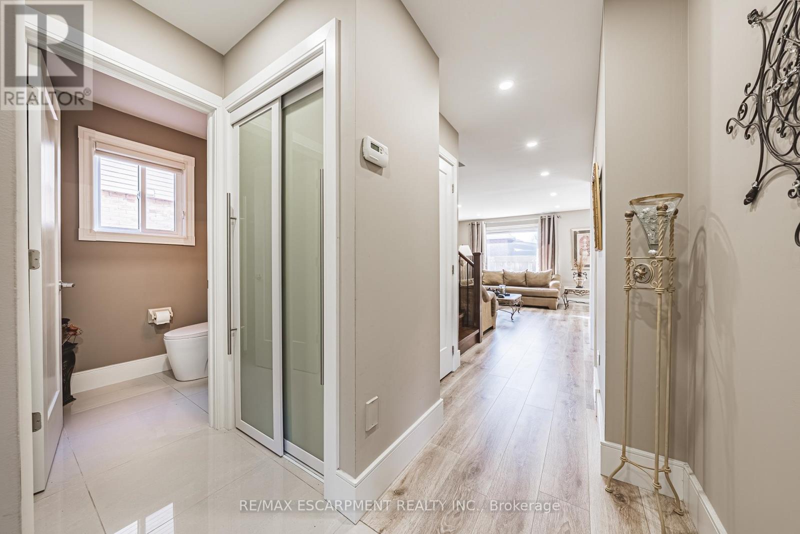 103 Broughton Avenue, Hamilton, Ontario  L8W 3S7 - Photo 6 - X12030291