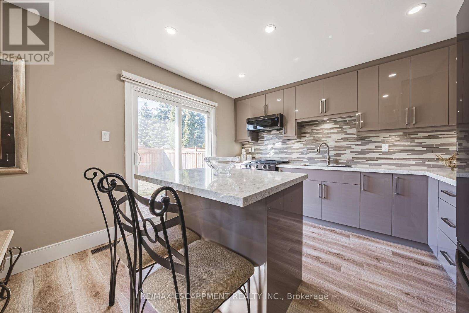 103 Broughton Avenue, Hamilton, Ontario  L8W 3S7 - Photo 9 - X12030291