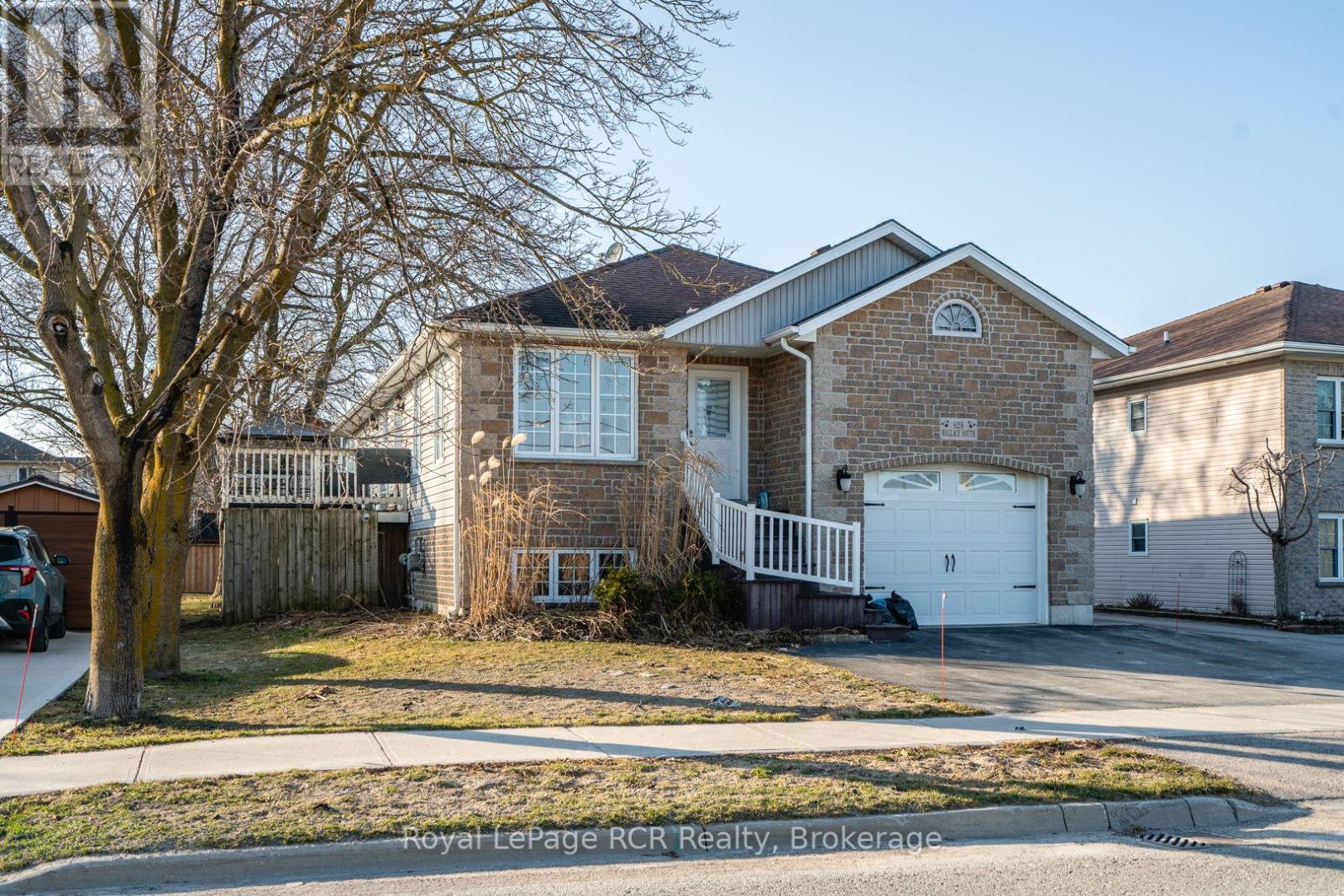 625 Wallace Avenue S, North Perth, Ontario  N4W 1Y7 - Photo 2 - X12033723