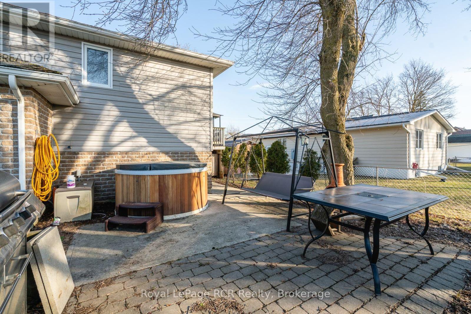 625 Wallace Avenue S, North Perth, Ontario  N4W 1Y7 - Photo 30 - X12033723