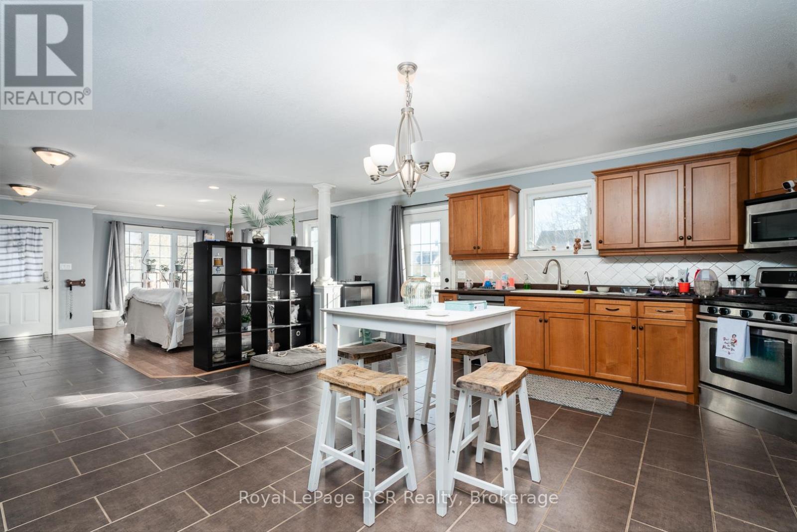 625 Wallace Avenue S, North Perth, Ontario  N4W 1Y7 - Photo 8 - X12033723