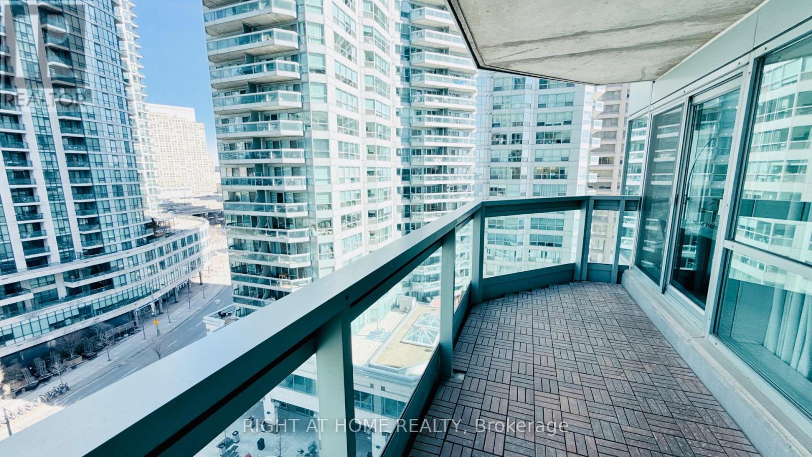 1012 - 10 Queens Quay W, Toronto, Ontario  M5J 2R9 - Photo 16 - C12030625