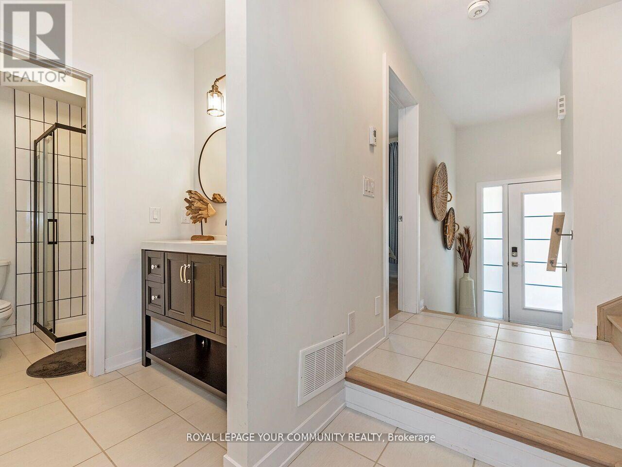 99 Dancers Drive, Markham, Ontario  L6C 2A5 - Photo 5 - N12033823