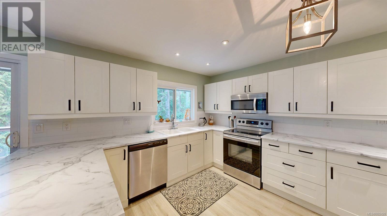 Property at 876 Canso Rd image 1