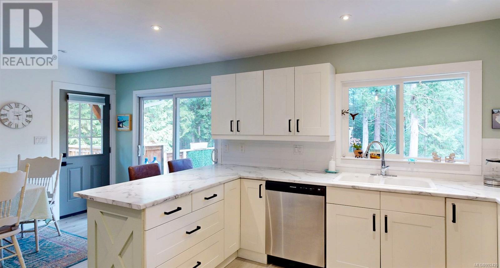 Property at 876 Canso Rd image 3