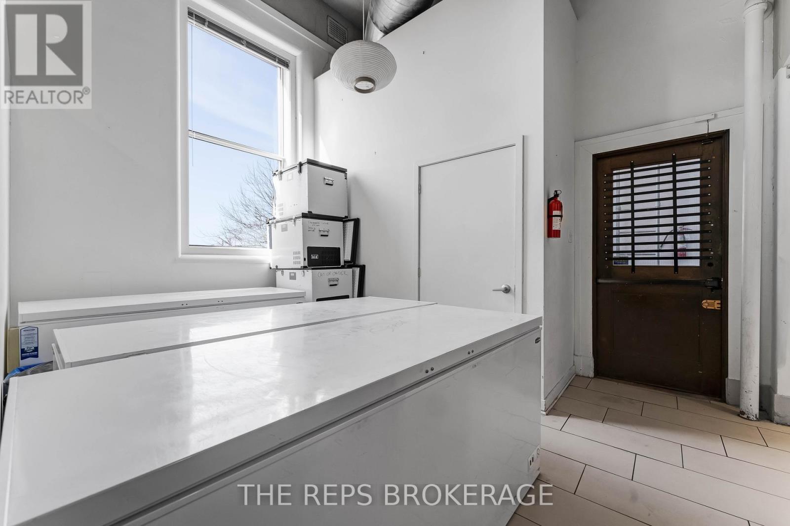 Upper Unit - 43 Eccles Street N, Ottawa, Ontario  K1R 6S3 - Photo 25 - X12033981