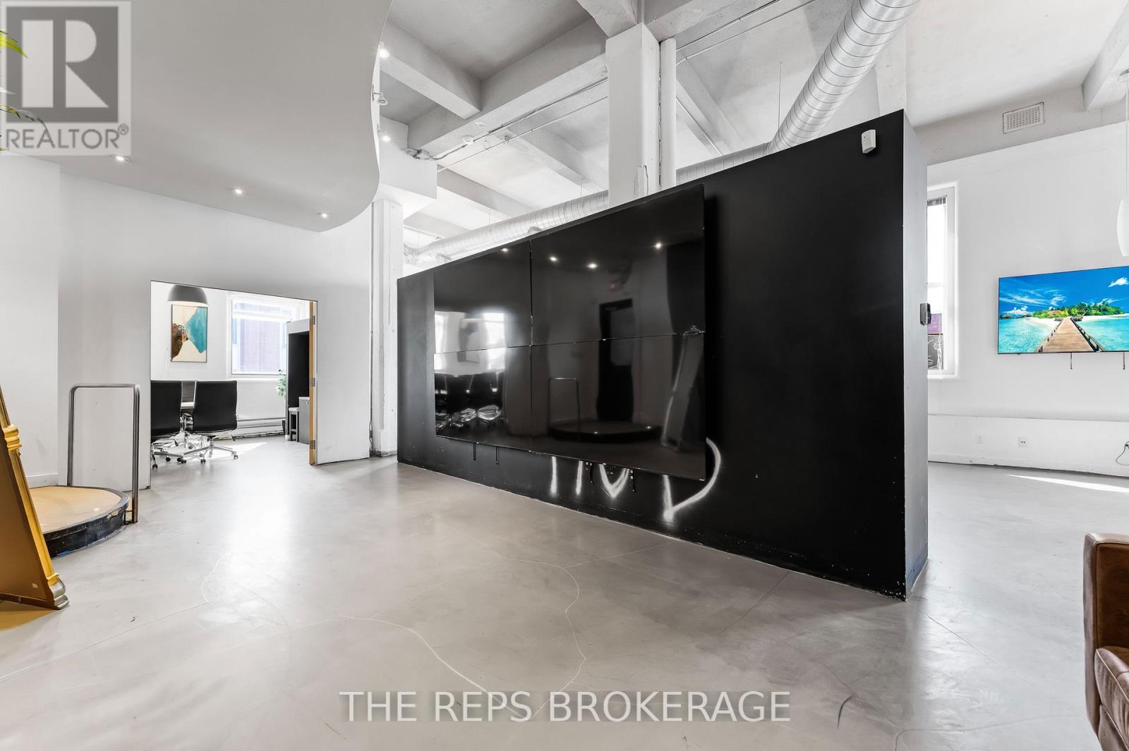 Upper Unit - 43 Eccles Street N, Ottawa, Ontario  K1R 6S3 - Photo 5 - X12033981