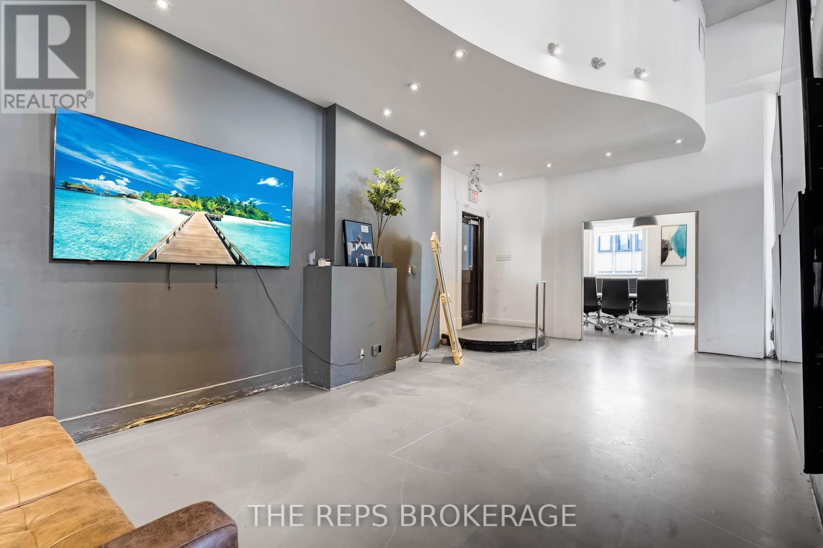 Upper Unit - 43 Eccles Street N, Ottawa, Ontario  K1R 6S3 - Photo 7 - X12033981