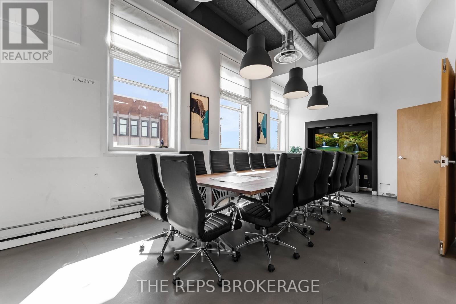 Upper Unit - 43 Eccles Street N, Ottawa, Ontario  K1R 6S3 - Photo 8 - X12033981