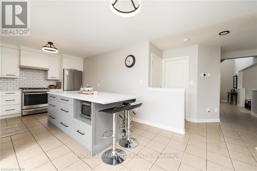 535 Carrie Avenue, Fort Erie (Point Abino), Ontario  L0S 1N0 - Photo 12 - X12033923