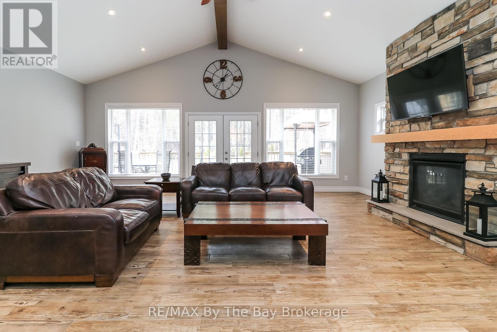 37 Wesley Avenue, Wasaga Beach, Ontario  L9Z 1C8 - Photo 6 - S12033932