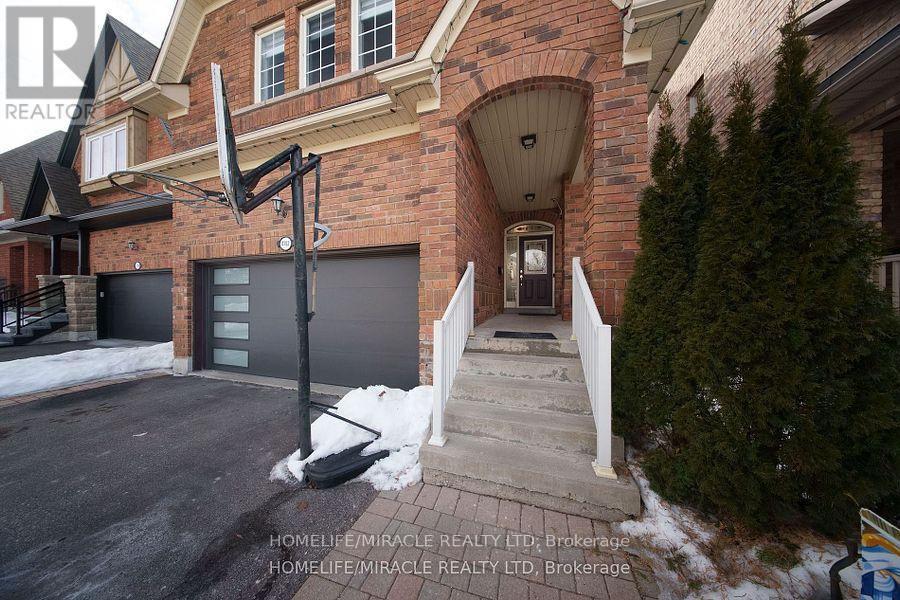 4792 Glasshill Grove, Mississauga, Ontario  L5M 7R5 - Photo 2 - W12034067