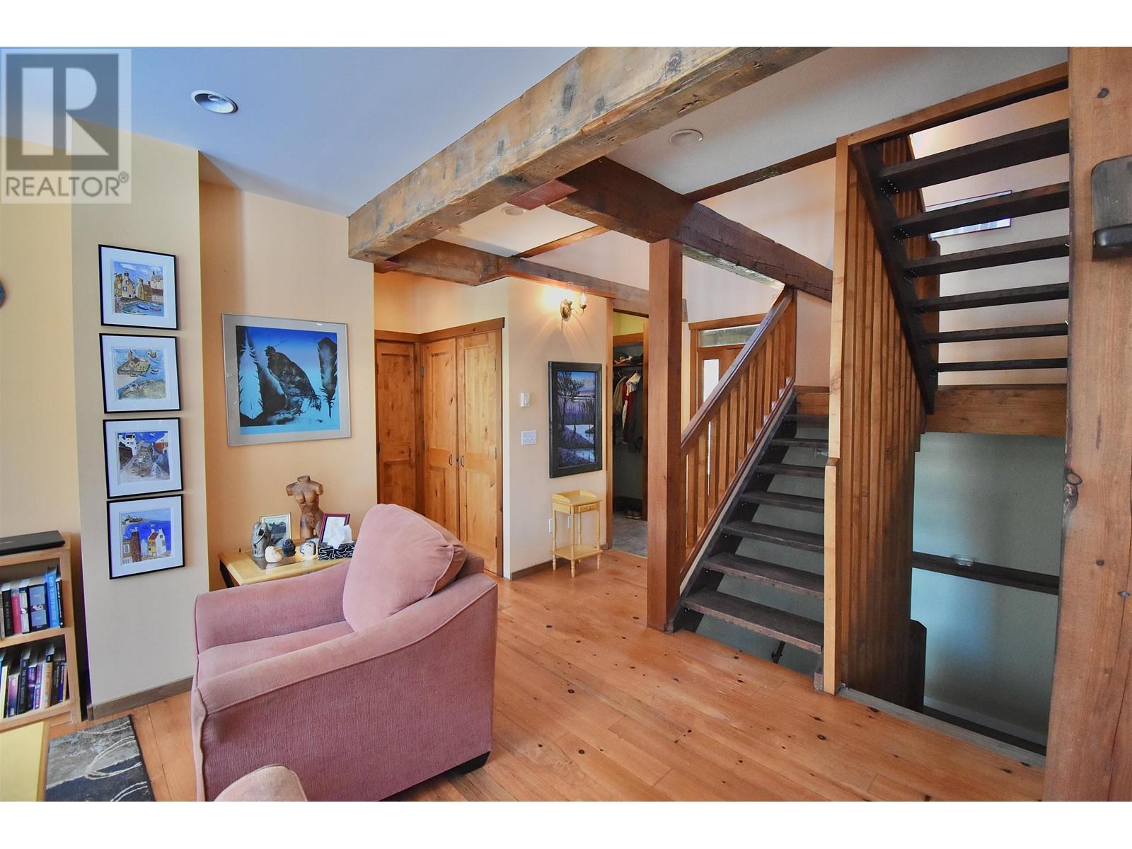 Property at 331 HOUGH ROAD image 4