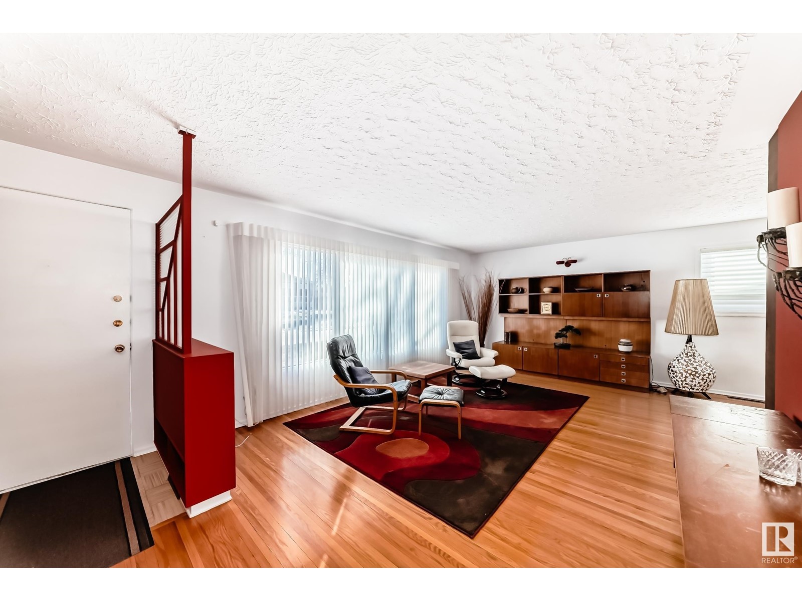 Property at 14624 87 AV NW image 3