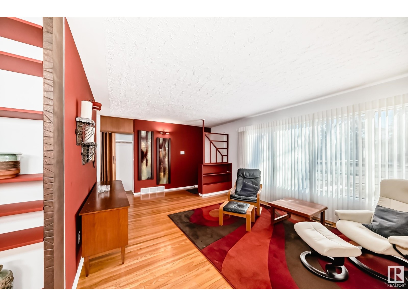 Property at 14624 87 AV NW image 4