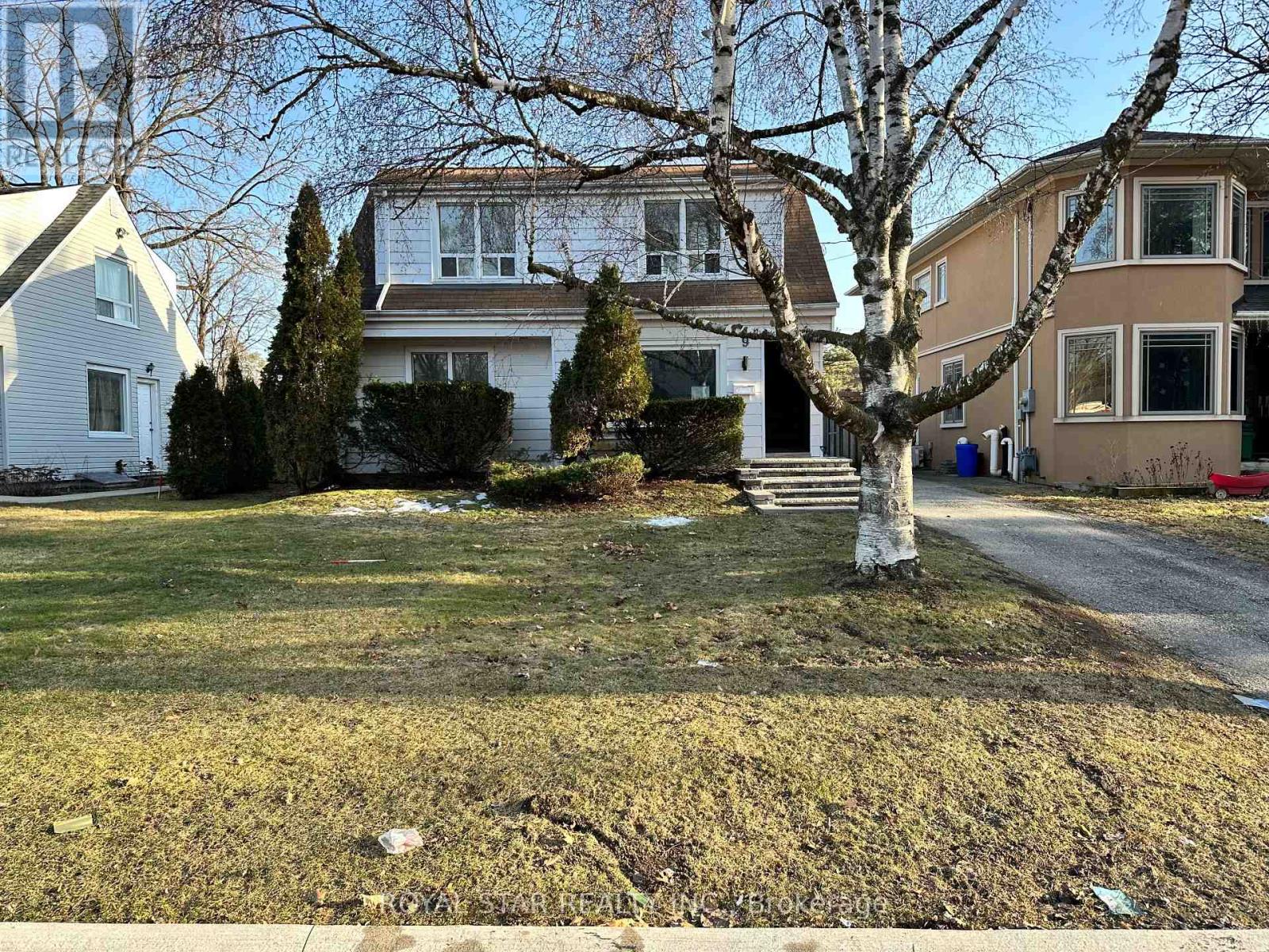 Upp-Rm - 9 Roycrest Avenue, Toronto, Ontario  M2N 1R1 - Photo 1 - C12020696