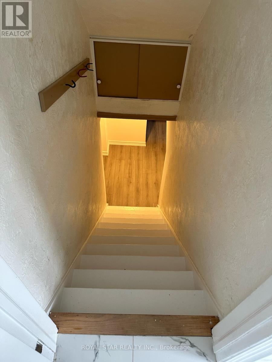 Upp-Rm - 9 Roycrest Avenue, Toronto, Ontario  M2N 1R1 - Photo 26 - C12020696