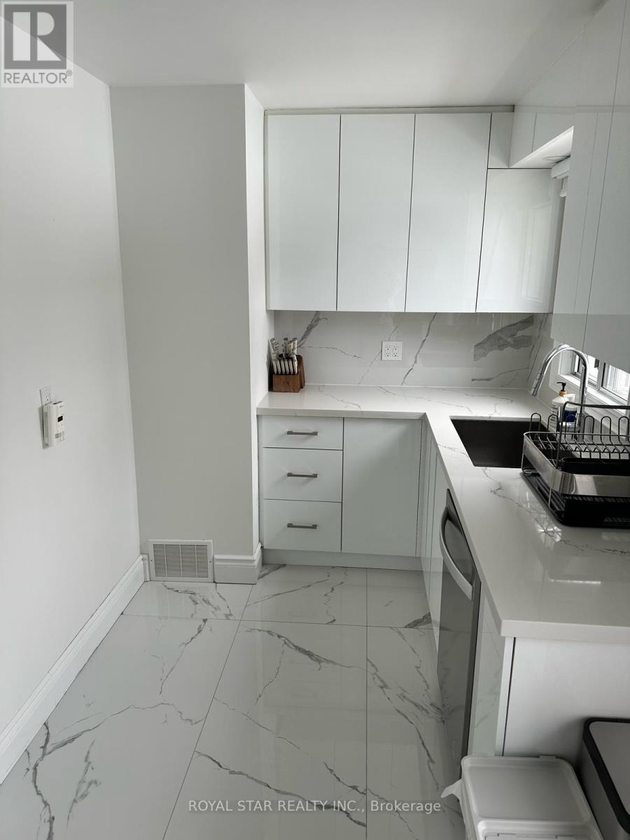 Upp-Rm - 9 Roycrest Avenue, Toronto, Ontario  M2N 1R1 - Photo 8 - C12020696