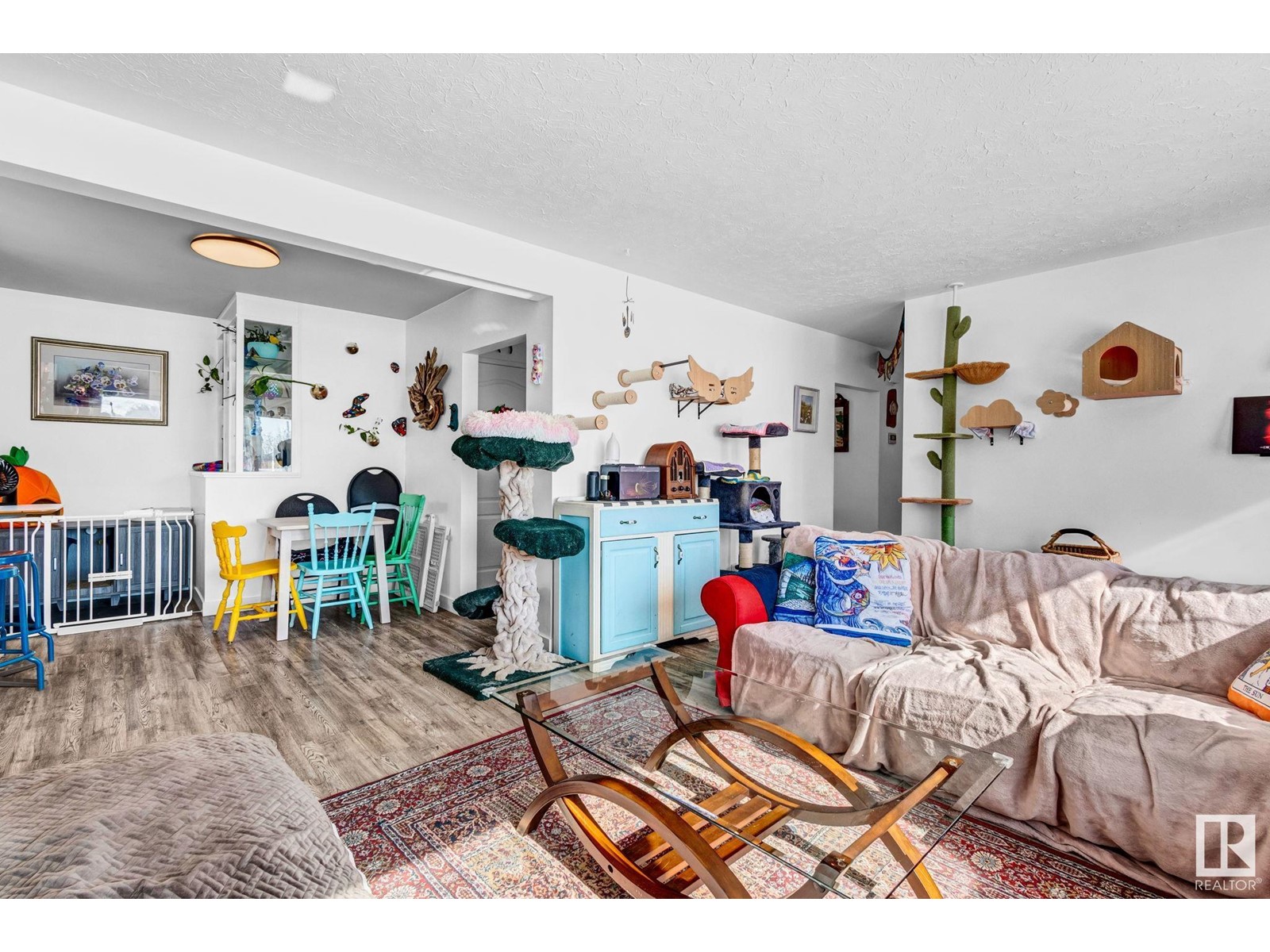 Property at 12824 134 AV NW image 2