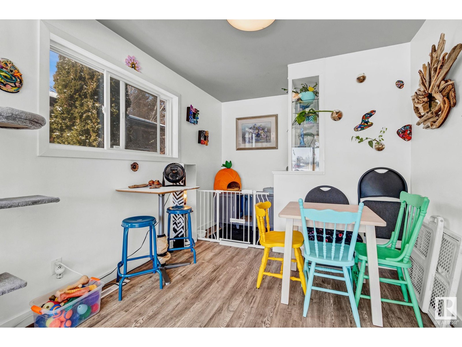 Property at 12824 134 AV NW image 3