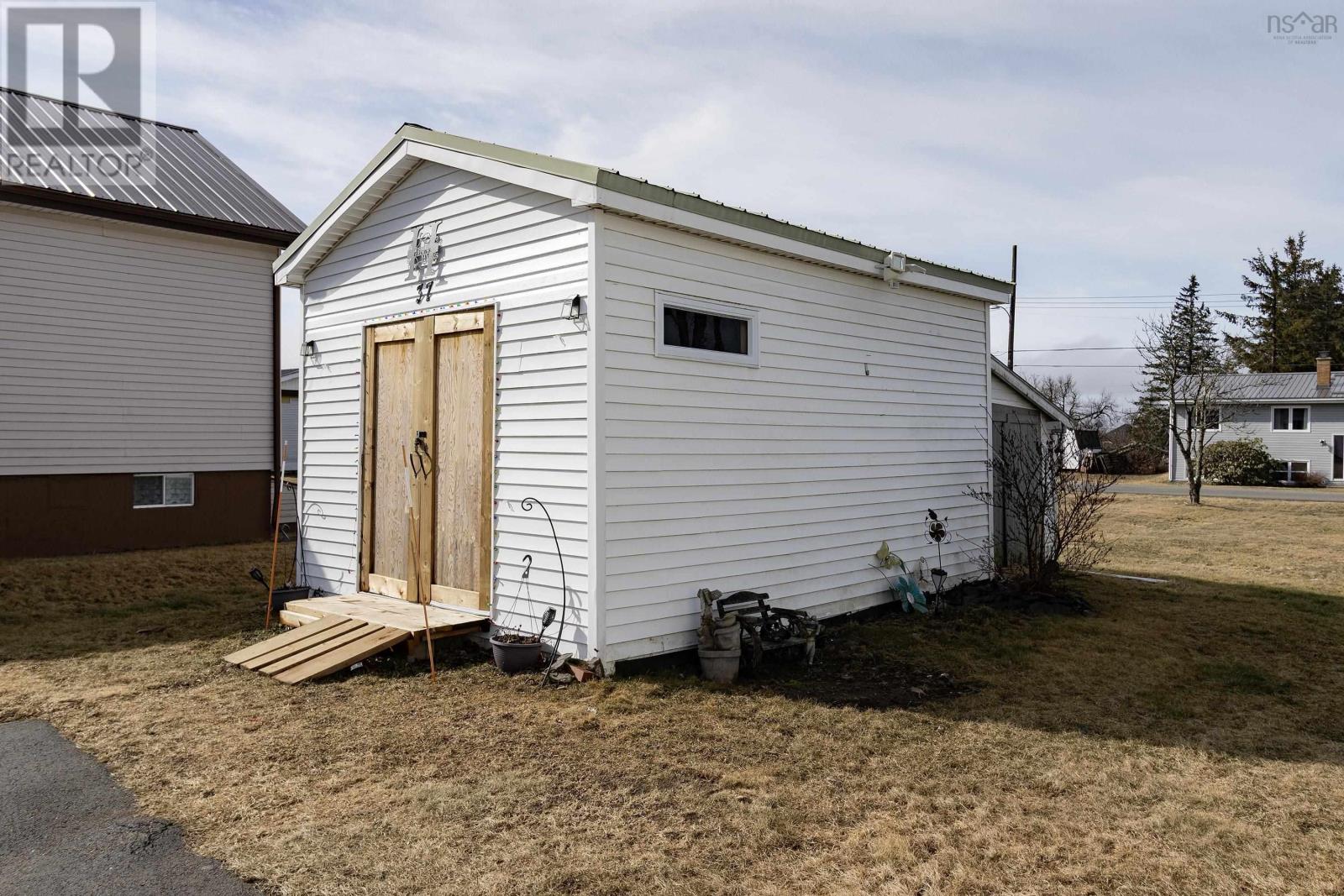 37 Princess Street, Springhill, Nova Scotia  B0M 1X0 - Photo 3 - 202505504