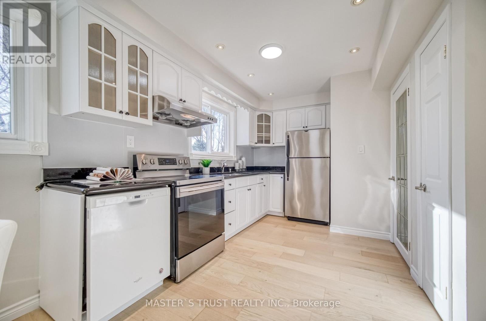 14 Houston Crescent, Toronto, Ontario  M2J 3H8 - Photo 8 - C12034108