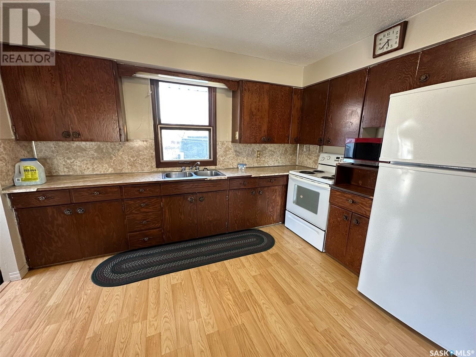 914 George Street, Estevan, Saskatchewan  S4A 1M6 - Photo 4 - SK999363