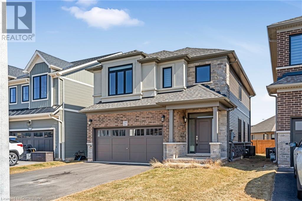 Property at 127 STARFIRE Crescent image 3